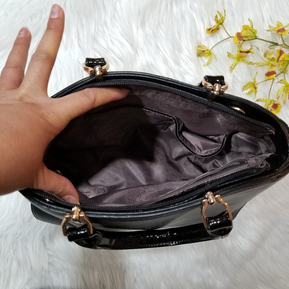 FASHION LEATHER Black Handbag With Zipper Closure.... - Picture 12 of 17